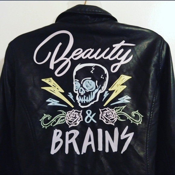 Meet your Shopaholic, Sandy - Picture 5 of 7